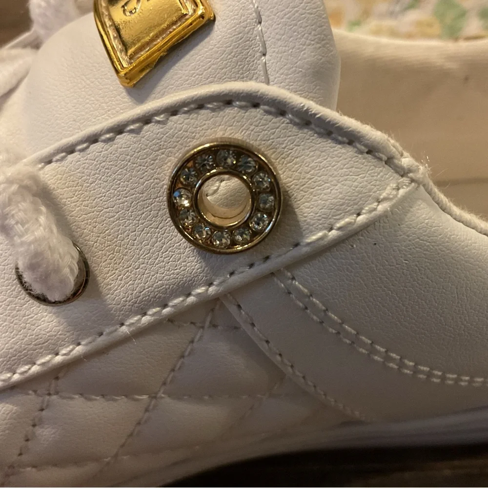 Women’s low top shoes guess shoes! - Picture 3 of 11